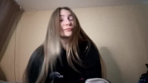 Hi Im Carry 18 years old online show from December 17, 6:09 am