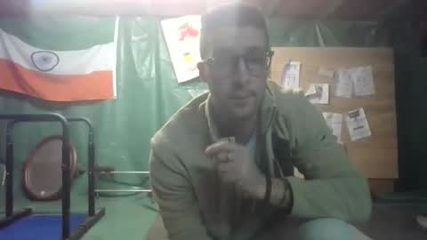 toinouillou9813 online show from October 15, 8:20 pm