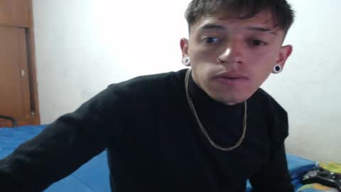 tomas_turbado_ online show from March 27, 8:20 am