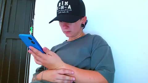 Blue online show from April 24, 9:39 pm