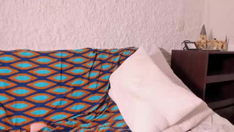 Tom  online show from January 3, 11:01 pm