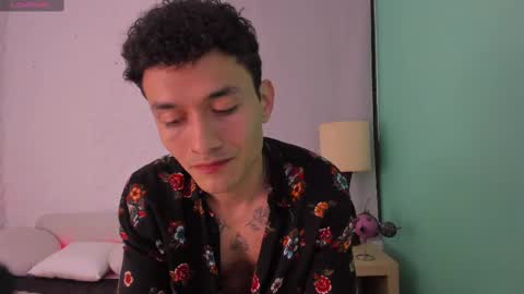 Tom  online show from December 7, 11:18 pm