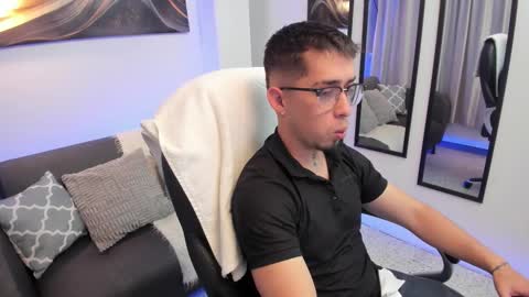 tommas_johnson online show from March 17, 3:44 am