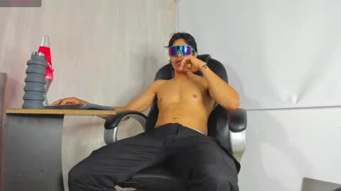 tommyhot7 online show from June 23, 9:21 pm