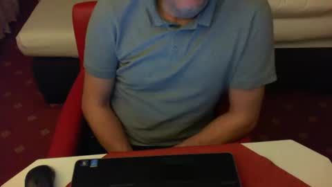 Tom online show from December 3, 5:06 pm