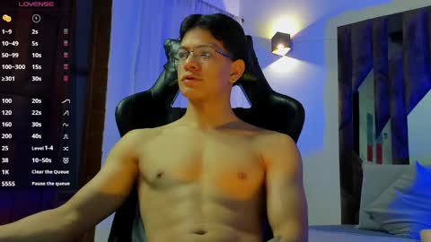 tony_petrov online show from May 15, 7:06 am