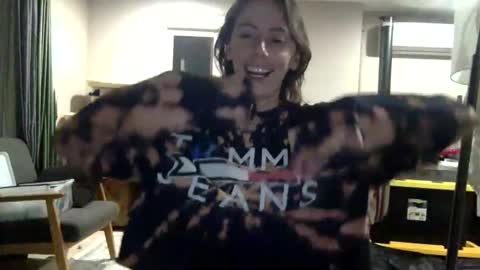 tootsiefoote001 online show from May 16, 1:57 am