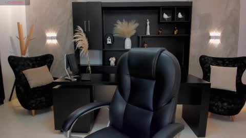 Tori Cross online show from February 26, 1:32 pm