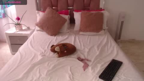 toriivy online show from September 18, 6:45 pm