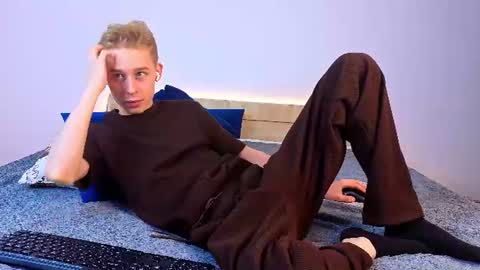 Max online show from June 24, 11:39 am