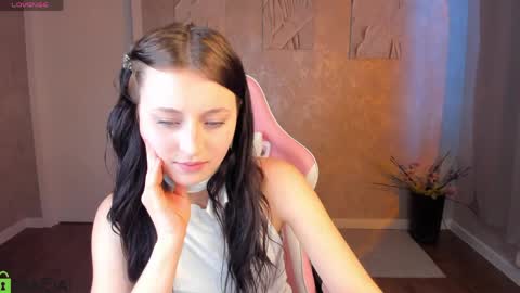 tracey_gill online show from May 26, 9:37 am