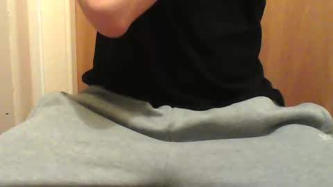 trackielad online show from December 4, 7:39 pm