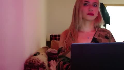 Snapshot of travesti513695 chatting on October 25, 7:03 pm Myla online show from October 25, 7:03 pm