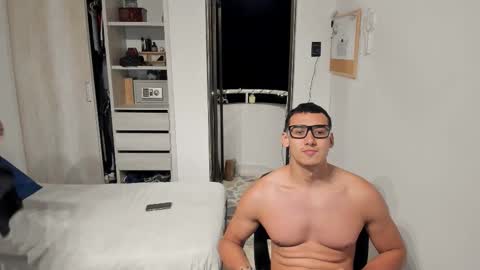 travis bakerr online show from March 15, 1:32 am