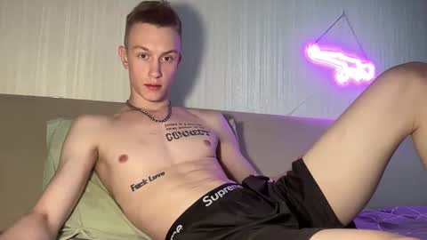 Travis online show from May 21, 10:00 am