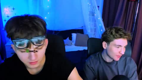 Travis online show from December 13, 8:48 pm