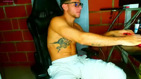 TRAVIS. online show from April 22, 3:57 am