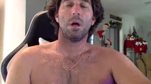 TravisKenn online show from December 1, 7:34 pm