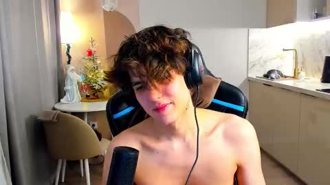 travisrivas online show from December 4, 3:50 am