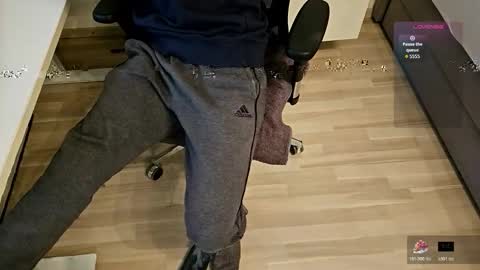 tree1989 online show from February 21, 3:48 pm