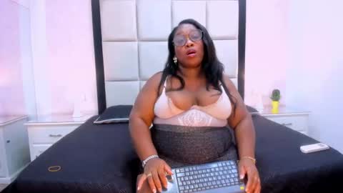 Treisy Vixen big ass online show from August 1, 3:19 am