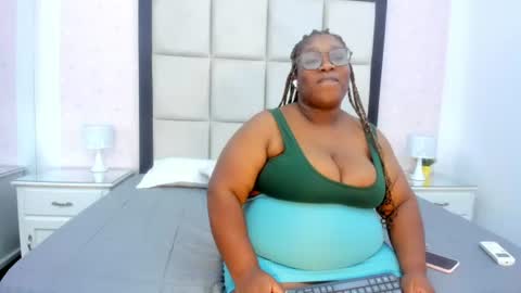 Treisy Vixen big ass online show from July 4, 3:54 am