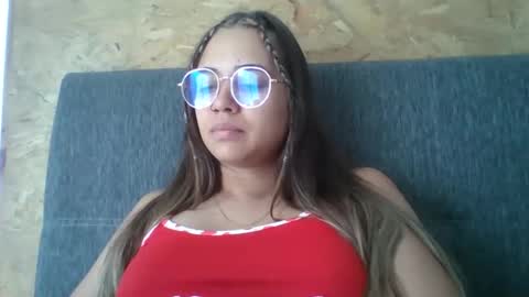 triana_bell online show from December 22, 3:08 pm