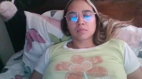 triana_bell online show from March 10, 5:18 pm