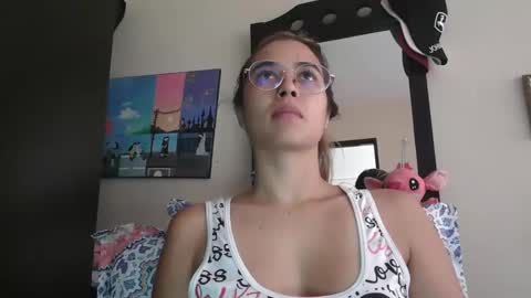 triana_bell online show from March 29, 4:19 pm