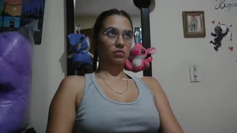 triana_bell online show from April 21, 2:51 am