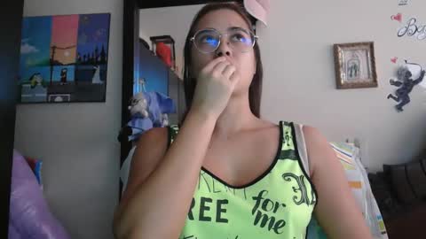 triana_bell online show from February 21, 6:55 pm