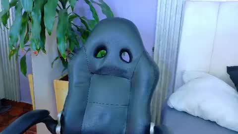 triana_crimson online show from June 20, 1:45 am