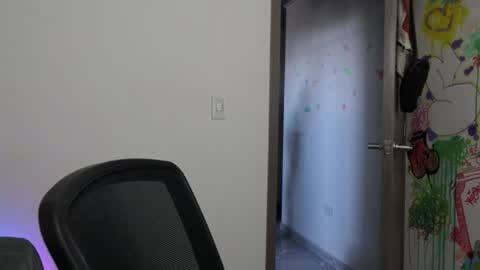 - trieone online show from February 8, 10:24 pm