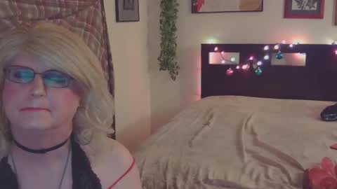 Trina Tushy Deluxe online show from November 30, 12:40 am