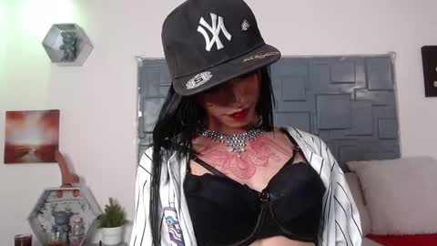 trinity_knox online show from October 16, 4:50 pm