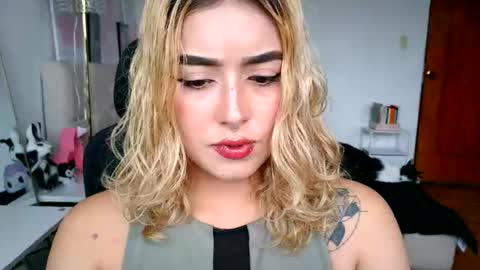 trinitych_ online show from April 16, 1:33 pm