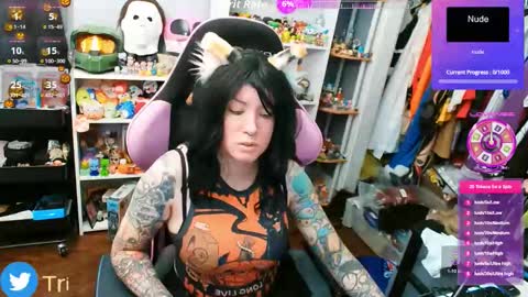 Snapshot of trinitykatze chatting on October 21, 7:50 pm Trin Kat pet online show from October 21, 7:50 pm