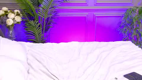 trisha_winslet online show from October 21, 12:10 pm