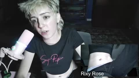 Snapshot of trixyrose chatting on October 15, 3:21 am RixyRose online show from October 15, 3:21 am
