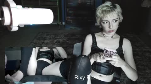 Snapshot of trixyrose chatting on October 7, 3:35 am RixyRose online show from October 7, 3:35 am