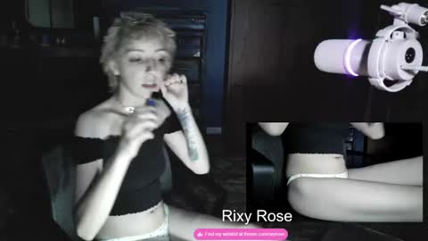 Snapshot of trixyrose chatting on September 24, 3:02 am RixyRose online show from September 24, 3:02 am