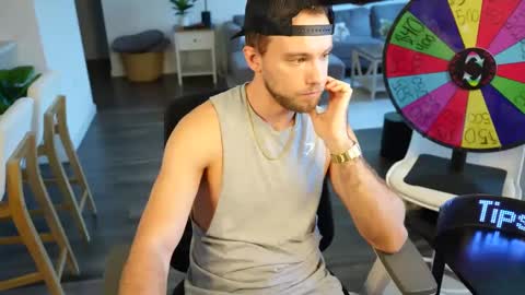 Snapshot of troy_greenxo chatting on September 19, 9:40 pm Troy Green online show from September 19, 9:40 pm