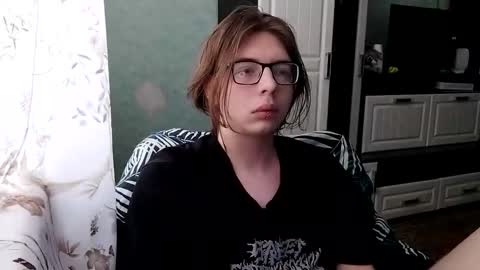 Emilum online show from March 2, 8:32 am