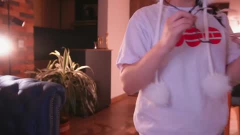 Tsuky online show from April 23, 11:50 pm