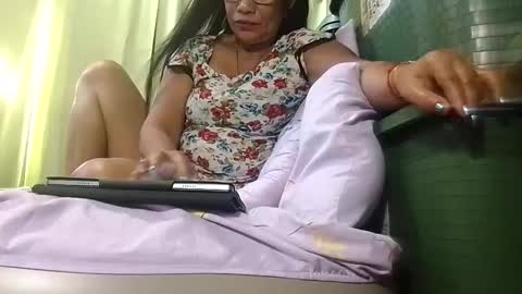 Mae online show from November 1, 11:48 pm