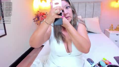Snapshot of tutu_milf chatting on October 14, 7:17 pm tutu_milf online show from October 14, 7:17 pm
