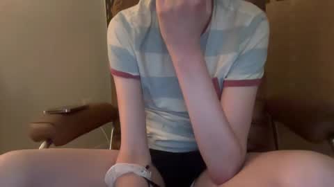 twinkie_lad117 online show from October 4, 7:17 am