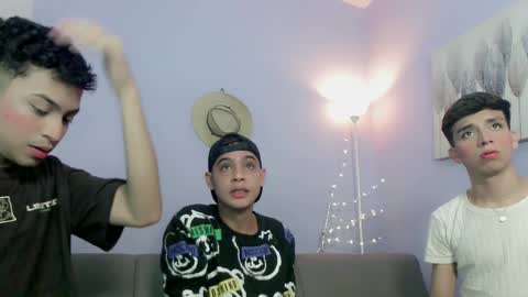 Snapshot of twinks_boys_ chatting on October 14, 3:53 am JHOAN LIAM ZACARIAS online show from October 14, 3:53 am