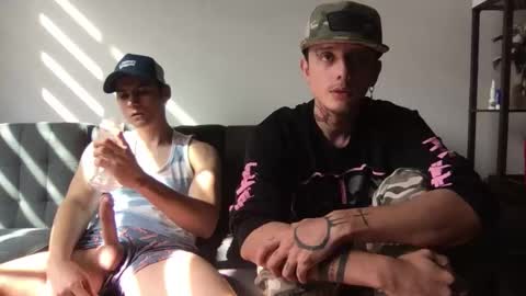 Snapshot of twinksguys360 chatting on November 1, 9:14 pm Derrick online show from November 1, 9:14 pm