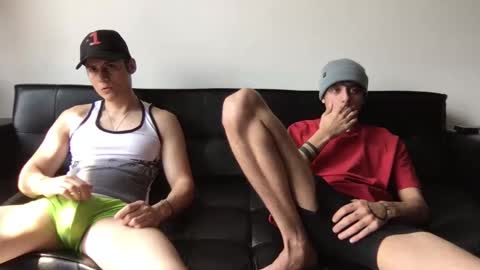 Snapshot of twinksguys360 chatting on February 15, 8:01 pm Derrick online show from February 15, 8:01 pm